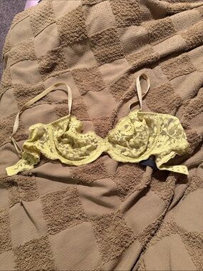 NWOT. Lace Underwire Bra -